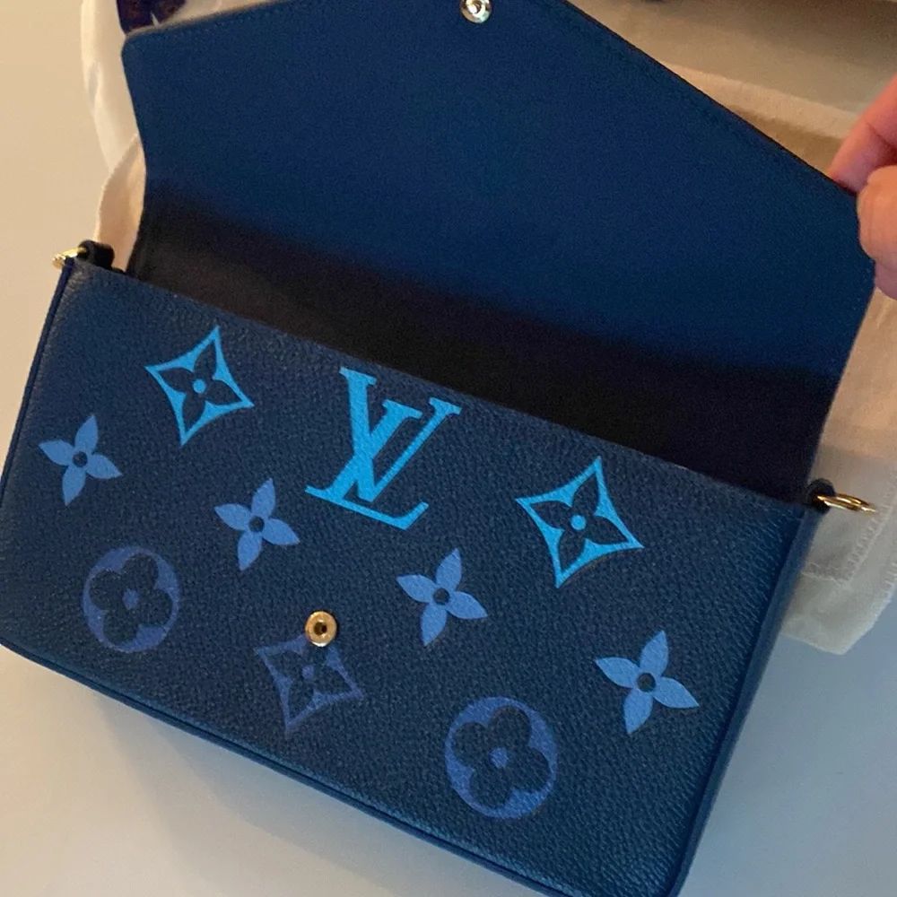 😍2023 BY THE POOL Louis Vuitton Félicie Pochette GRADIENT Blue M82349